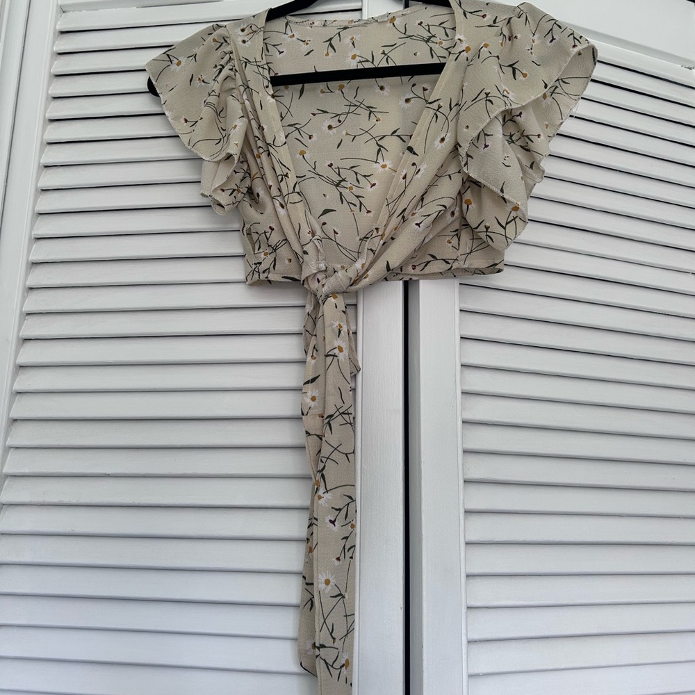 SHEIN Cream Floral Tie-Front Ruffle Crop Top